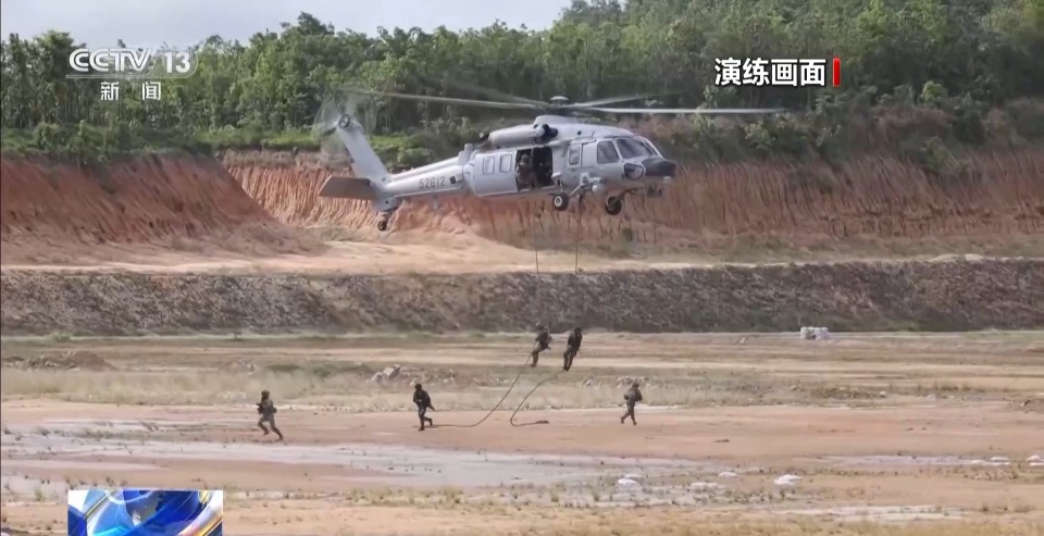 中柬陆空方向实兵实弹演练 场面震撼 直击现场→