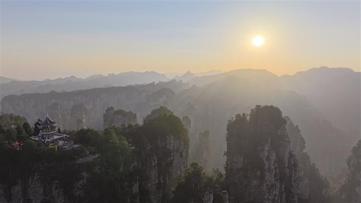 武陵源:新年日出美如画卷