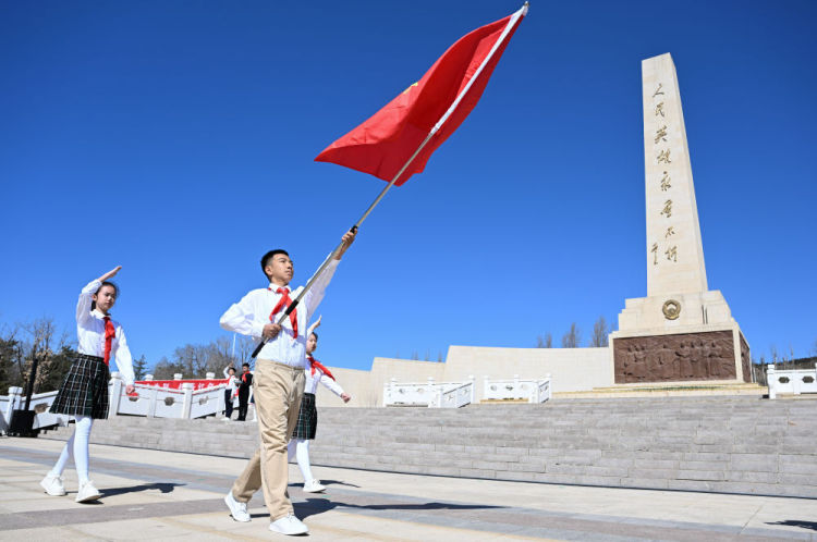清明祭扫缅怀革命先烈