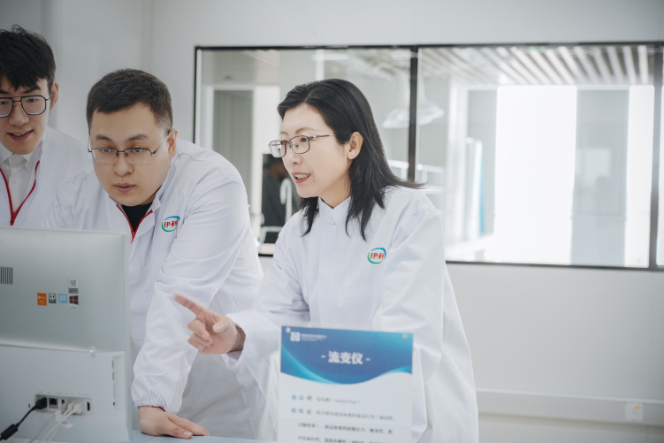 行业标杆 龙头引领—— 伊利集团获评全国文明单位_fororder_王彩云和团队讨论分析检测结果