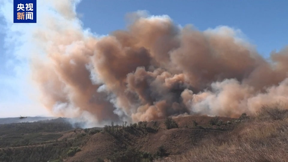 美国多州发生山火 1人在灭火过程中死亡