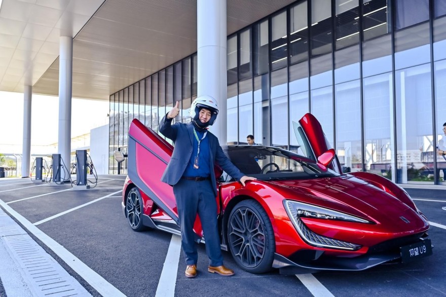 Witness Intelligent Manufacturing, Drive the Future: Diplomats from Multiple Countries Test-Drive BYD in Zhengzhou and Decode China's Intelligent Manufacturing Amid Speed and Passion_fororder_13