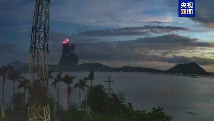 菲律宾塔阿尔火山喷发 火山灰柱高达4000米_fororder_782990ceb5d94a429f2fe20fb3c645d0