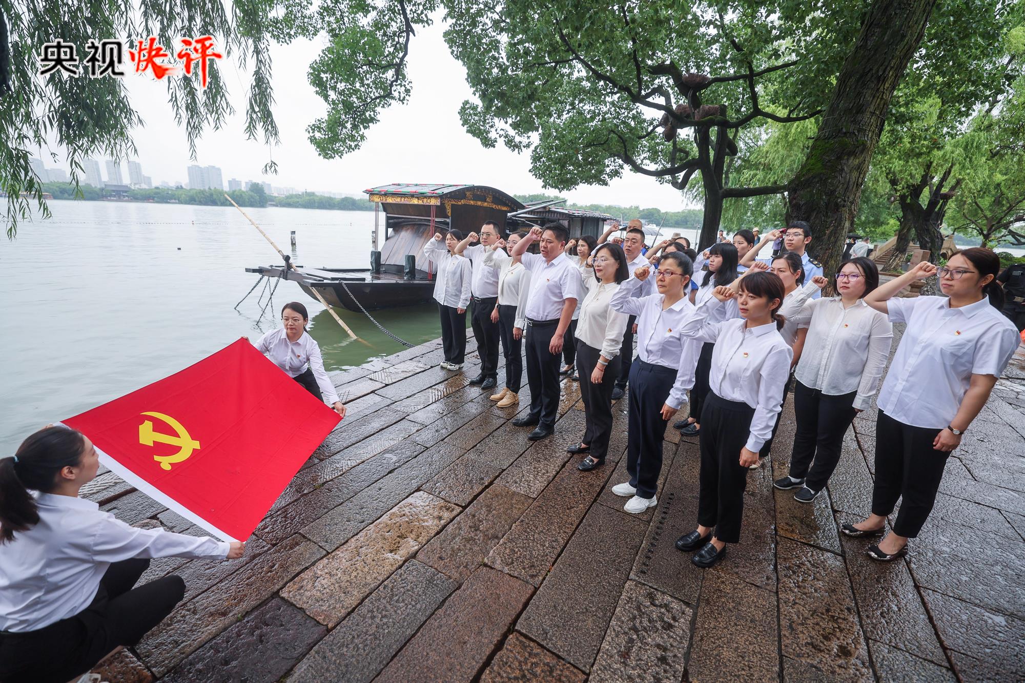 央视快评丨坚持从抓作风入手推进全面从严治党