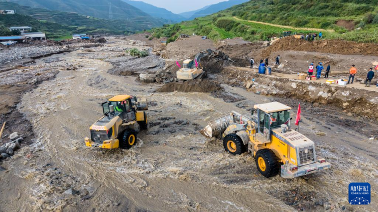兰州榆中受灾村庄道路实现抢通_fororder_20250810befdcdcd16df493cab6c5ecfcf62cd7c_20250810307ac7885518441ba2fed055c3dad528
