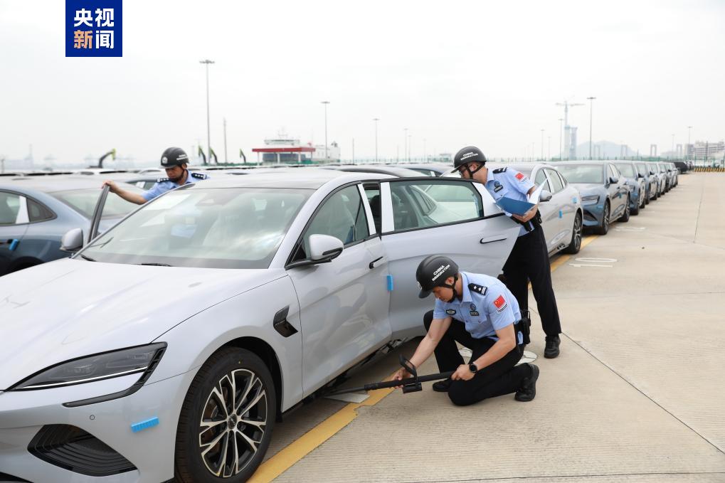 汽车海运船队上新！全国最大光伏能源+LNG双燃料汽车运输船交付首航