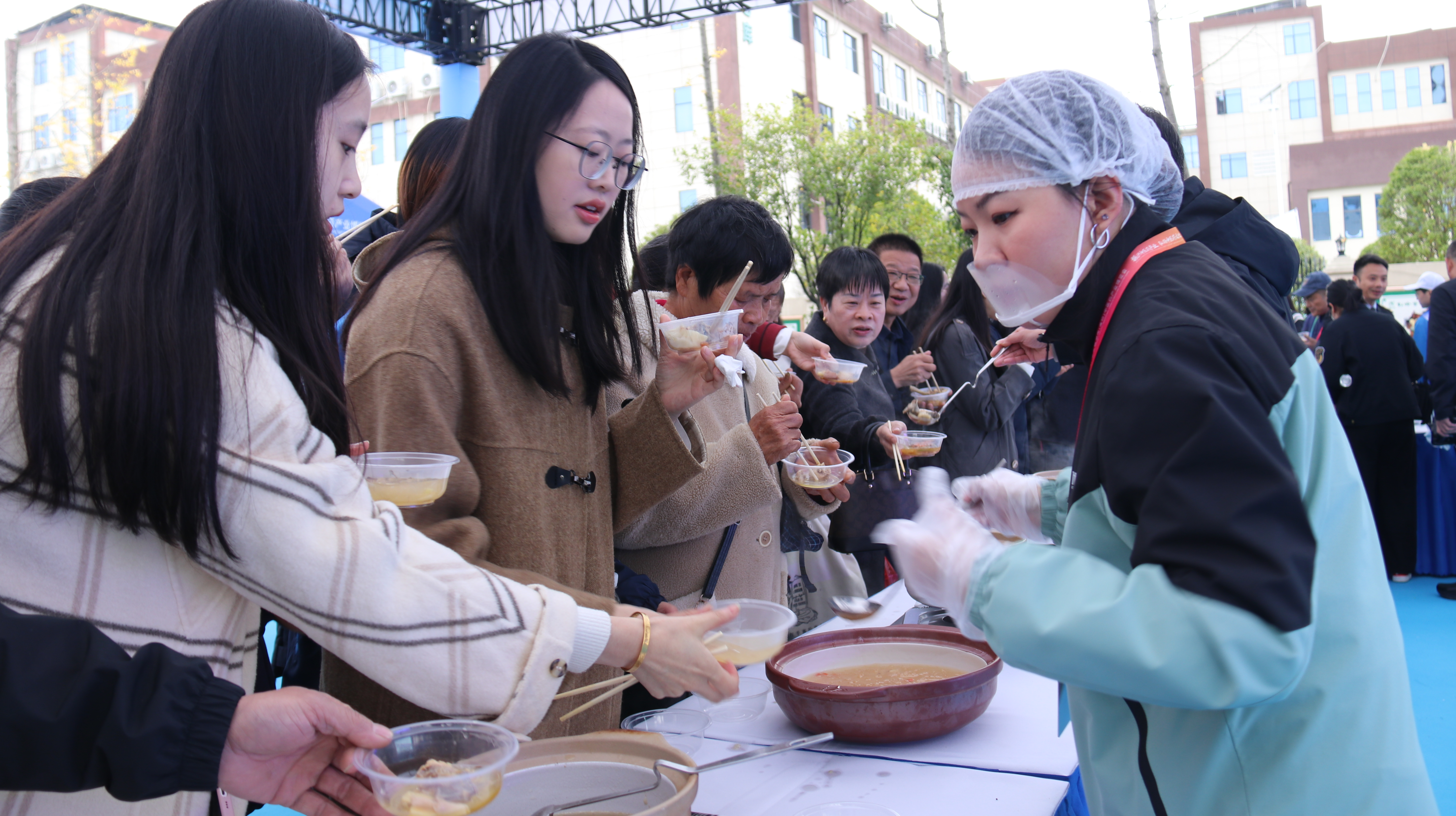 第三届湖南（廉桥）中医药产业博览会举行药膳品鉴专题活动
