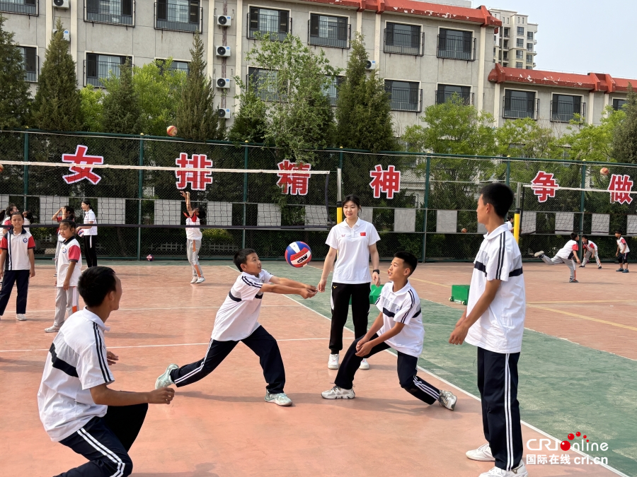 2025年校园排球公益行走进天津栖凤小学助力青少年排球发展_fororder_5