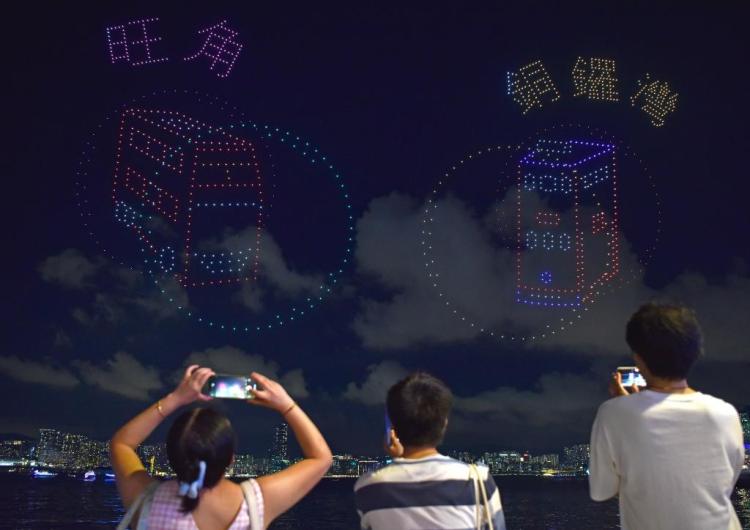 香港举行大型无人机汇演庆祝新中国华诞