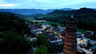 陇南徽县：“又见·白塔”音乐节“燃爆”乡村旅游潮