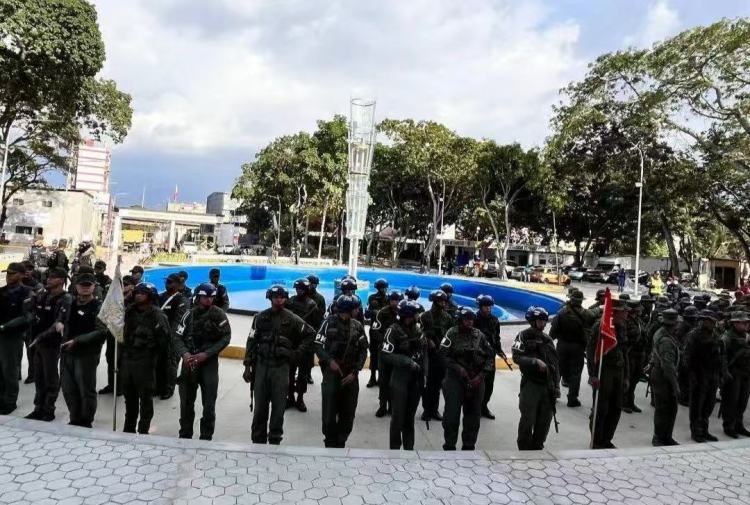 委内瑞拉武装部队举行仪式 悼念牺牲士兵