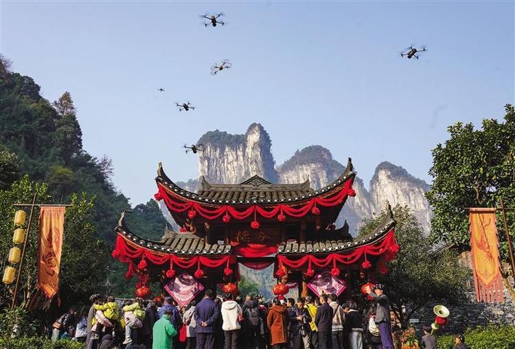 神秘湘西过大年 山水呈画民俗欢