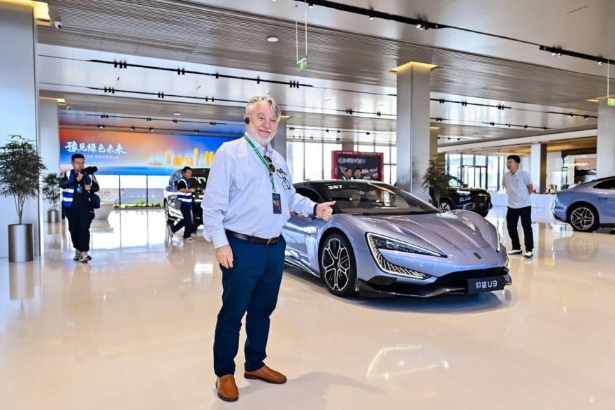 Witness Intelligent Manufacturing, Drive the Future: Diplomats from Multiple Countries Test-Drive BYD in Zhengzhou and Decode China's Intelligent Manufacturing Amid Speed and Passion_fororder_2