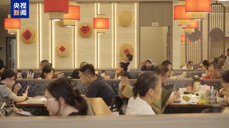 电影票根变身“饭票” “电影+美食”激活假日消费