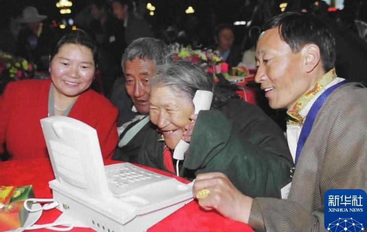 时光相册｜从见字如面到天涯咫尺——跟着新华社镜头看通信变迁
