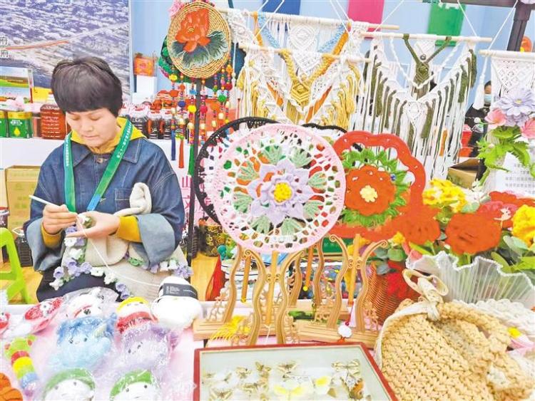 “原州织女”指尖技艺转为“指尖经济”