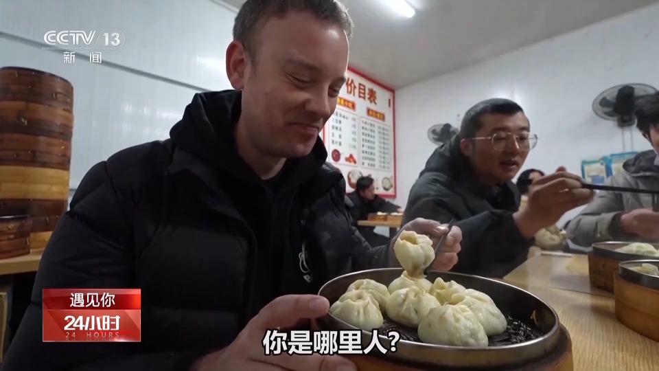 向世界推荐中国 这位定居16年的“洋主播”拿到了“五星卡”