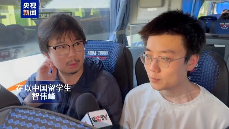 总台现场直击丨第一批在以中国公民从塔巴口岸进入埃及