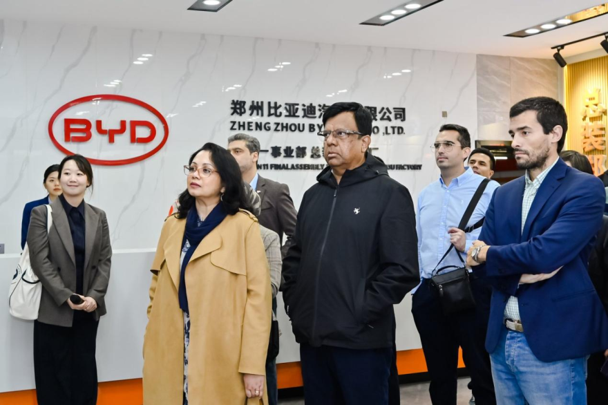 "Decoding China's Intelligent Manufacturing, Witnessing a Green Future — 2025 Global Diplomats' Tour of Henan" Officially Kicks Off_fororder_图片2