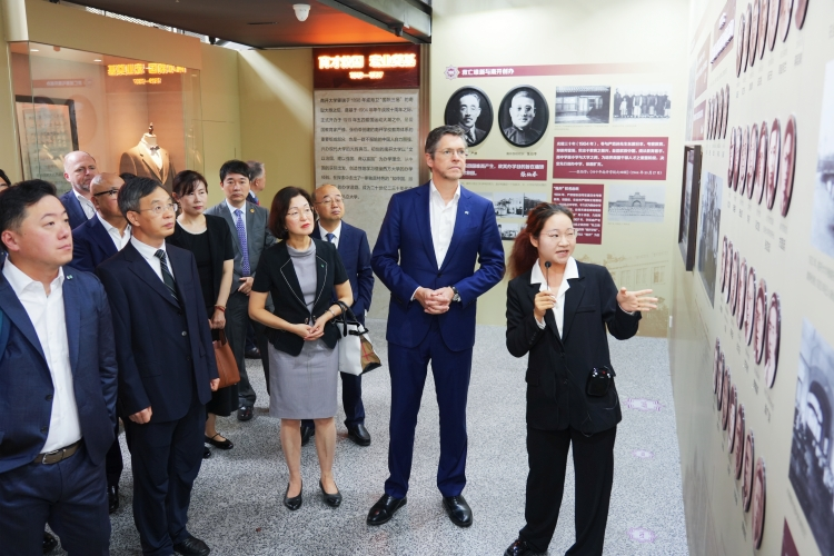 墨尔本市市长访问南开大学 共启友城合作新篇章_fororder_图片12