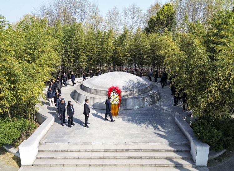 清明祭扫缅怀革命先烈