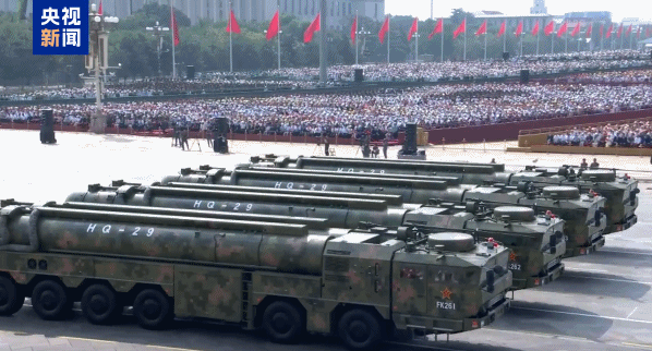 发射即到达！定向能武器装备首次亮相阅兵场 科技含量超高