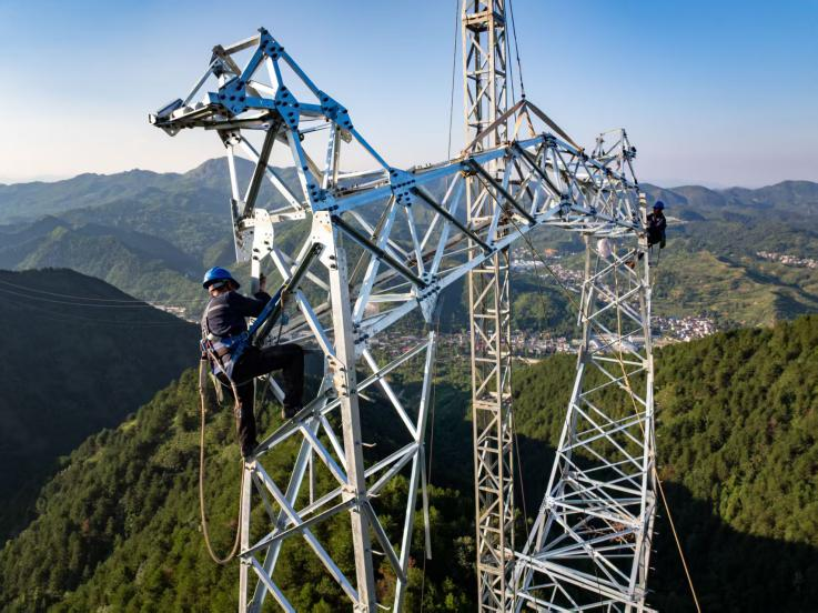 State Grid Shaanxi Electric Power: Braving Peak Summer Heat to Ensure Public Comfort_fororder_5