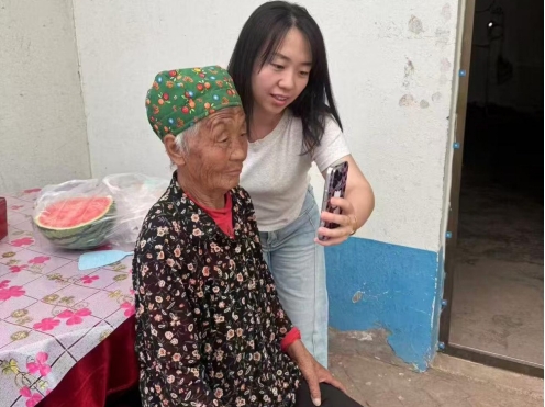 鄂尔多斯市伊金霍洛旗札萨克镇：多彩活动擦亮“为老服务”幸福底色_fororder_转1