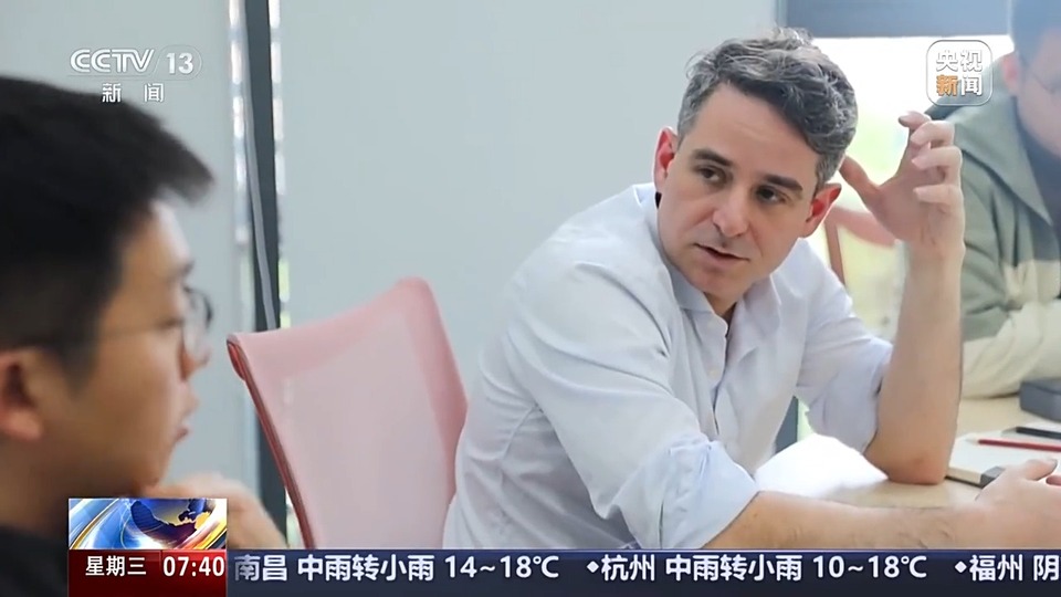 活力中国调研行丨0→1 小小翻译耳机如何闯出全球大市场？