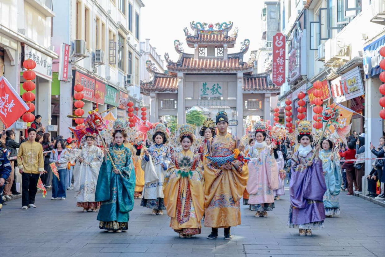 2,680-Person Parade Transforms into a "Moving Intangible Cultural Heritage Museum" – 2026 Chaozhou Qinglong Temple Fair Grandly Held_fororder_图片6