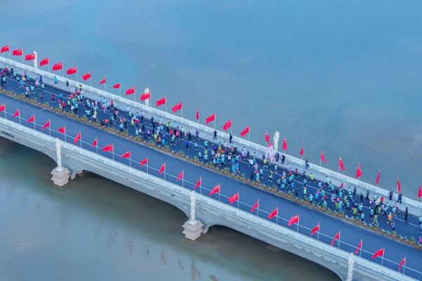 2025敦煌半程马拉松圆满落幕