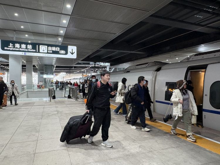 新华全媒+|团圆归家路 春运迎高峰