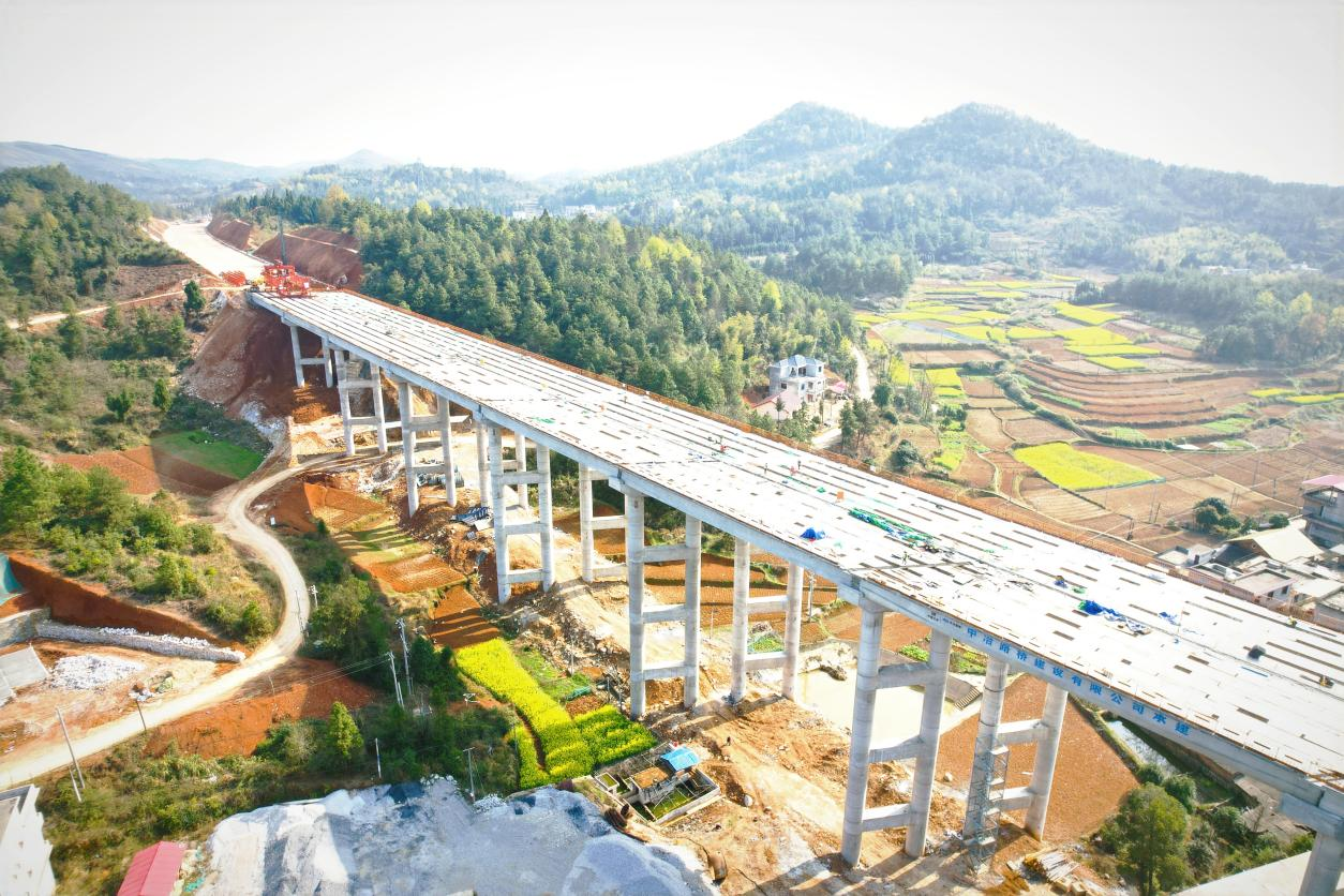 中冶路桥攻克S336跨线大桥40米T梁架设技术难关_fororder_图片3