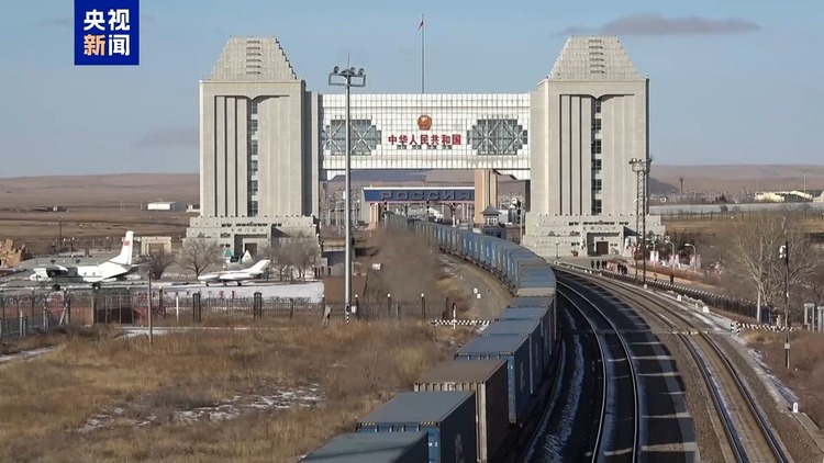 满洲里口岸提前29天突破去年全年进出口货运总量