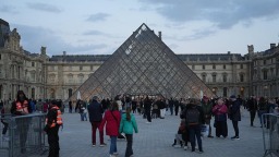 涉嫌参与有组织团伙盗窃 一卢浮宫抢劫案嫌疑人被起诉