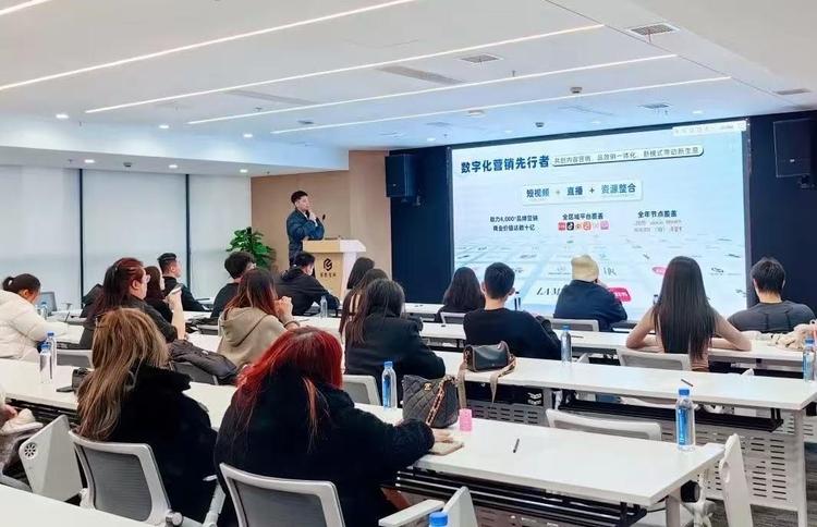 携手同心 看见未来 ——第八届“台湾青年看武汉 魅力江城随手拍”活动纪实（两岸关系）