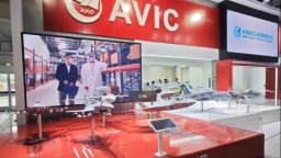 歼-10CE占据C位！中国多型战机亮相巴黎航展