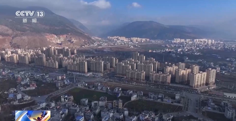 “楼上住，楼下上班！”这里的脱贫户可以家门口就业→
