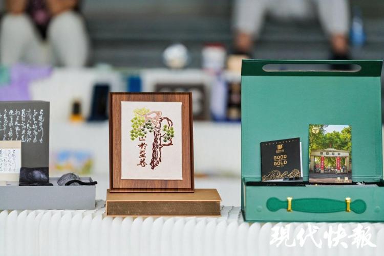 文化中国行 | 从博物馆展柜到年轻人的书包，文物正在“活”起来