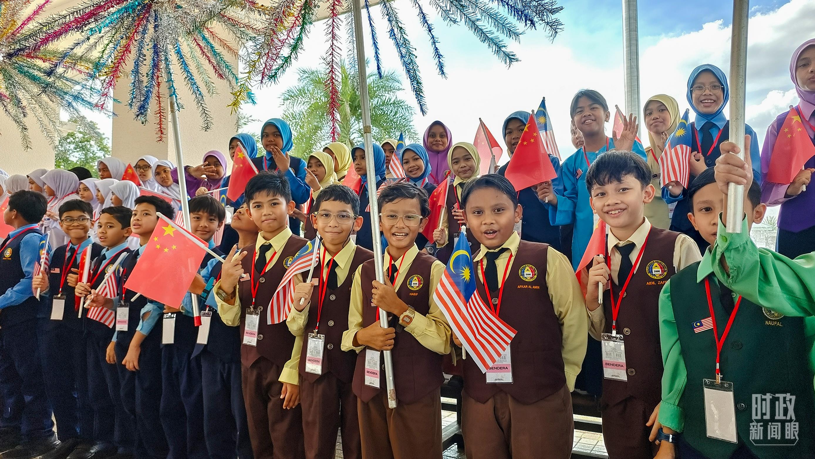 时政新闻眼丨习近平再访马来西亚，中马关系如何开启新的“黄金50年”？