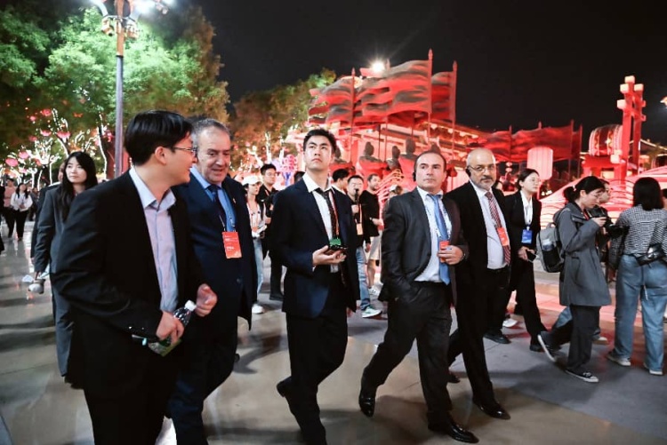 科技为翼 文化为魂 中外城市共探高质量发展之路