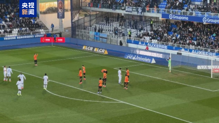 视频丨梦幻联动！总台春晚宣传片首登欧洲五大足球联赛绿茵场