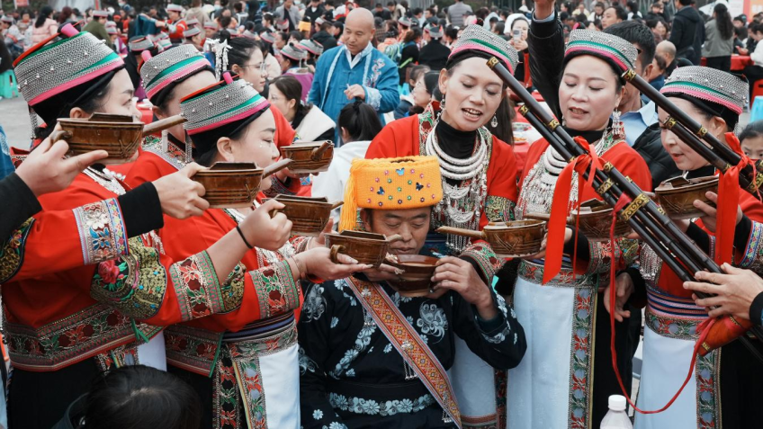 Miao Tiaohua Festival Celebrated by Tens of Thousands in Anshun, Guizhou