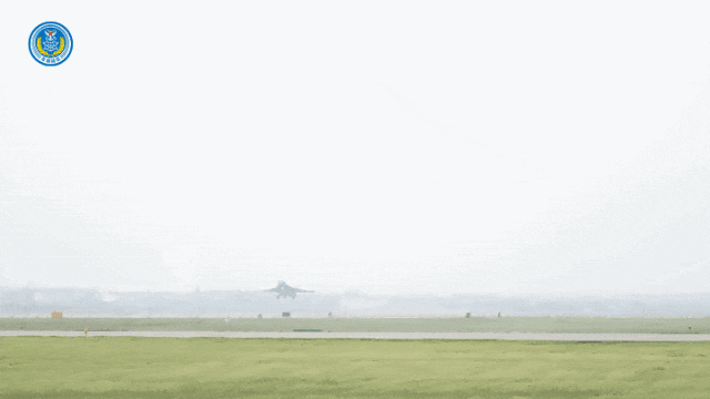 载弹长空！东部战区空军多型战机挂弹出击，直达台岛周边