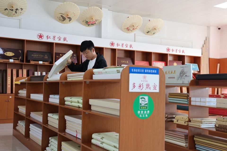 文化中国行·长江之歌 | 108道工序，匠心制作一张纸