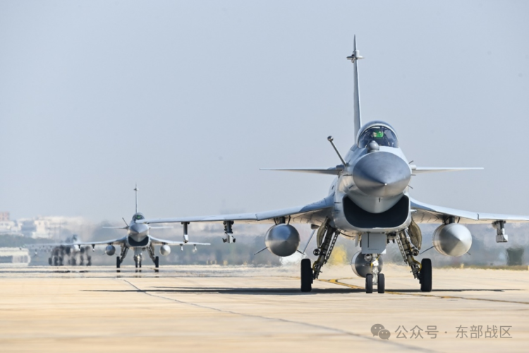 东部战区空军某部开展实战化训练 锤炼官兵胜战本领