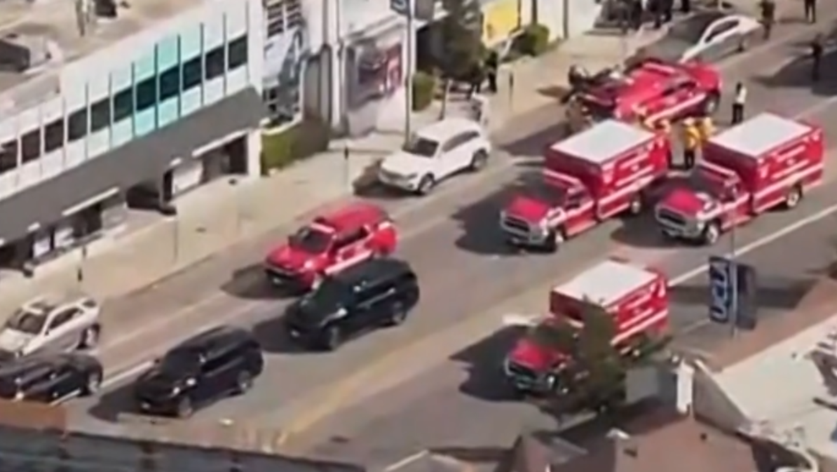 七旬老妪开车撞入洛杉矶华人超市 至少3死7伤