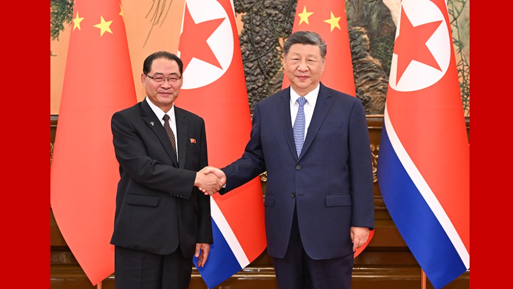 习近平会见朝鲜内阁总理朴泰成_fororder_1783684552560_294