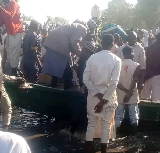 尼日利亚约贝州一船只倾覆 造成25死14失踪