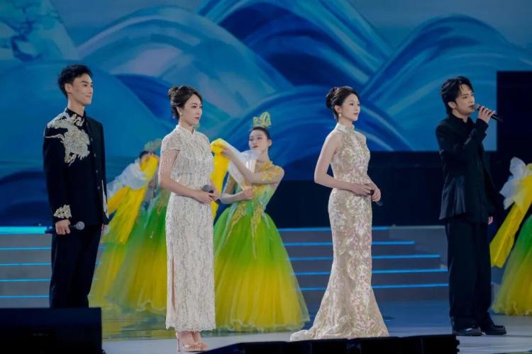 “越韵华光·百廿流芳”第六届中国越剧艺术节开幕式暨越剧诞生120周年主题晚会在浙江绍兴举办
